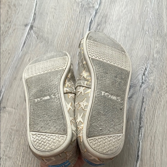 TOMS Women's Star Patterned Slip-On Shoes - Gold and Cream - Picture 6 of 9
